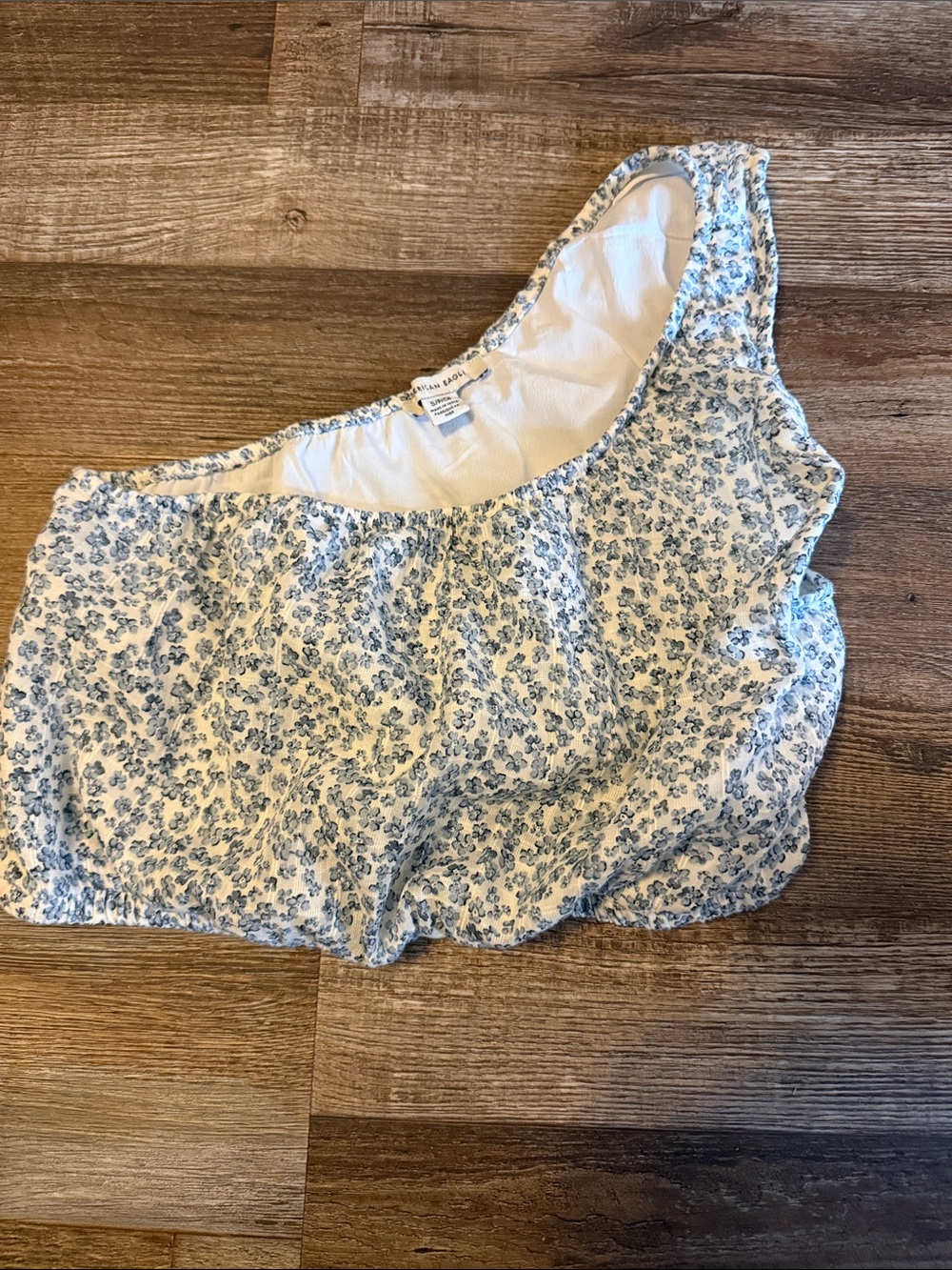 American Eagle Outfitters White and Light Blue Floral Crop Top
